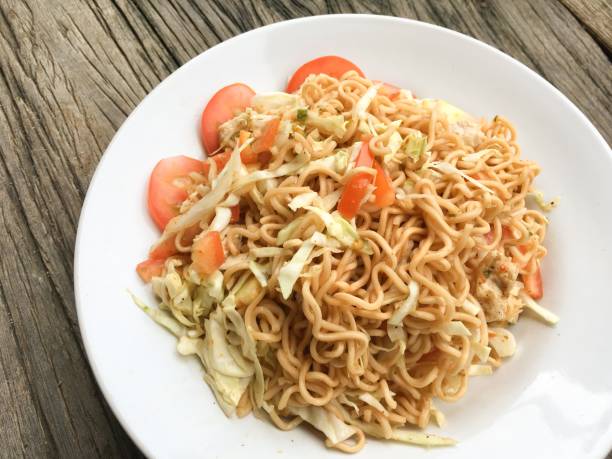istock spicy dry noodle salad 689238288