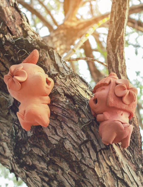 istock Smiling clay doll on a tree, Happiness concept. 689238338