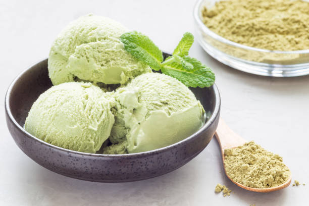 istock Matcha green tea ice cream balls in black bowl, horizontal 689252088