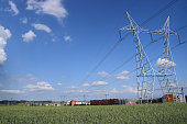 felder-des-anbaus-mit-elektrische-leitung.jpg?b=1&s=170x170&k=20&c=3HShNHOFpklIW8KiU0FSGREvhn3MFclnjQifN2VB3-A=