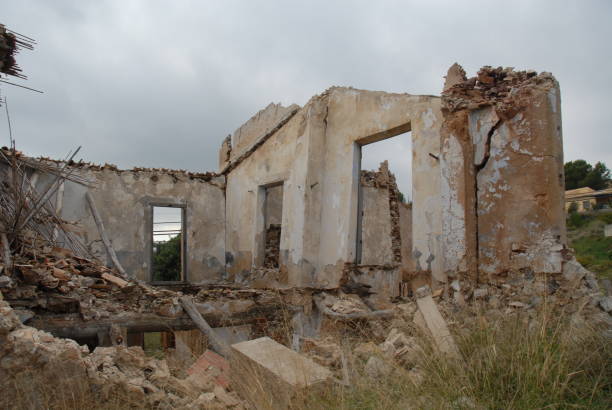 istock Old ruin - old house in Spain 689313014