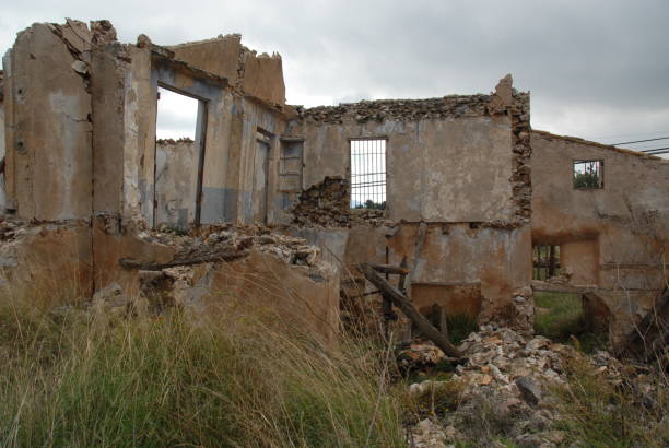 istock Old ruin - old house in Spain 689316432