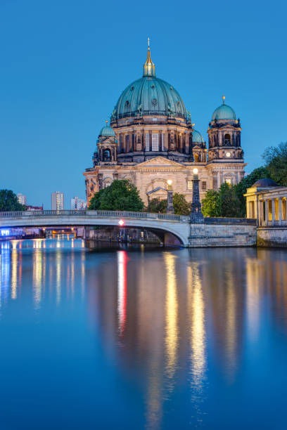 istock The Berliner Dom at night 689350754