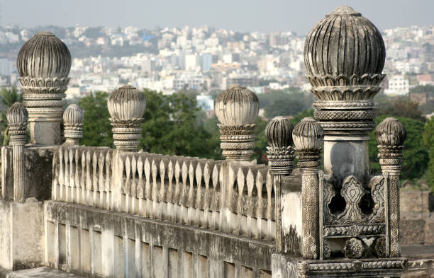 архитектура форта голконда, построенного в 1600-х годах, исторического памятника и здания наследия, хайдарабад, индия - carving monument fort pradesh стоковые фото и изображения