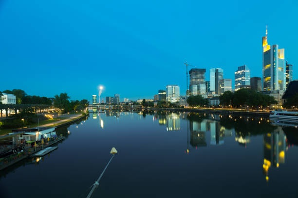 istock The Mainufer of Frankfurt am Main one hour before sunrise. 689362588