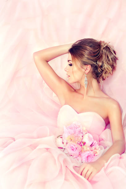 istock Bride in a posh wedding gown with wedding bouquet. 689364024