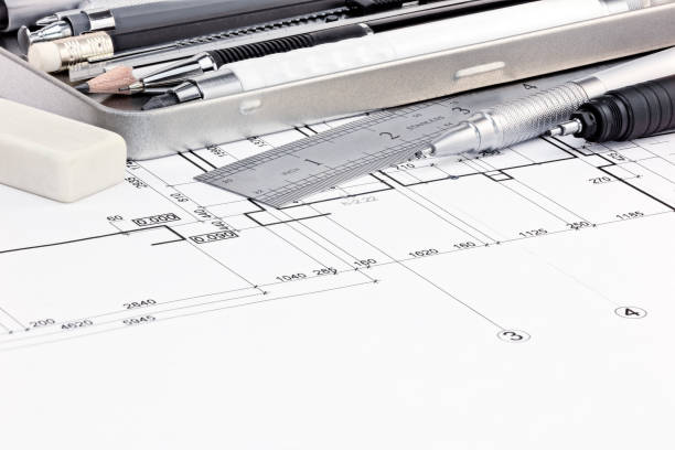 lineal, radiergummi und stifte auf grafische entwürfe von haus innen - business construction eraser blueprint stock-fotos und bilder