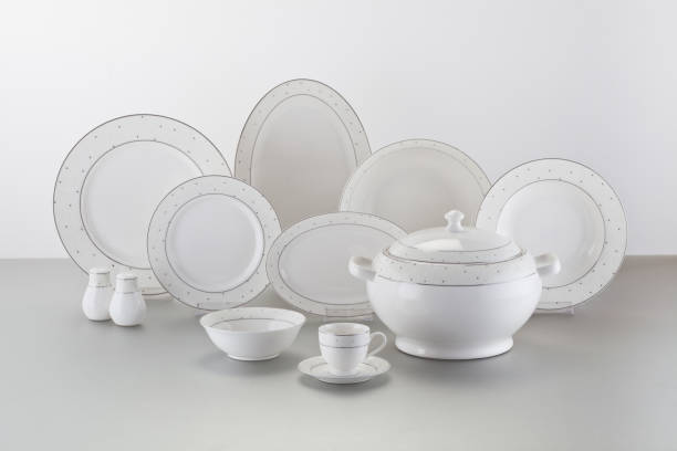 istock Pieces of white porcelain dinner set stays side by side 689477734