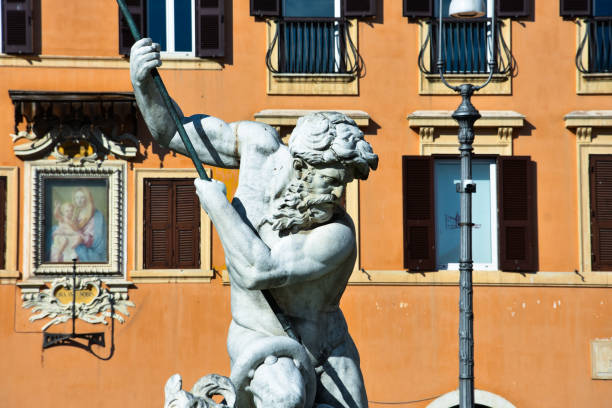 escultura da fonte de netuno (fontana del nettuno). praça navona (piazza navona) - piazza del nettuno - fotografias e filmes do acervo
