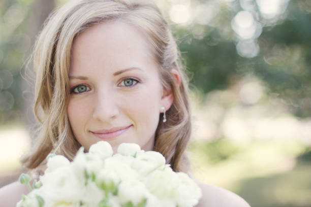 istock Beautiful Bride with Bouquet and Copy Space 689521338