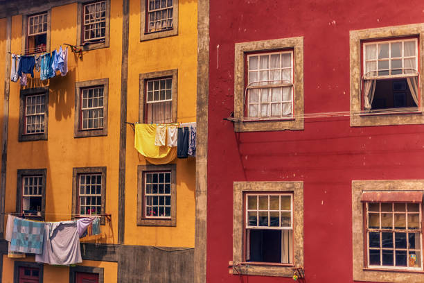 istock Porto, Portugal: traditional building in the old town 689551672