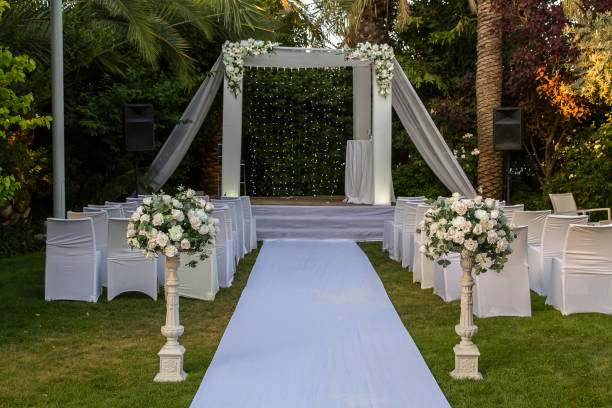 istock Jewish Hupa , wedding putdoor . 689554012