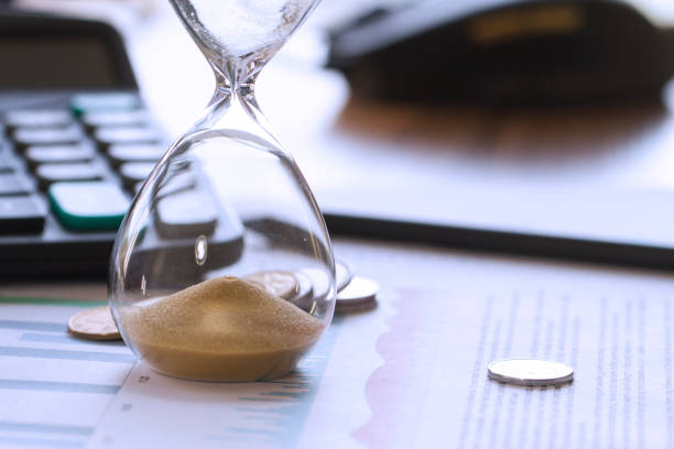istock Time is money, wealth statements, hourglass 689565898