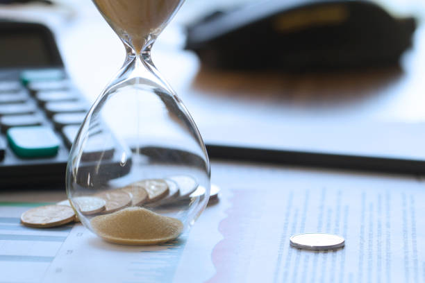 istock Time is money, wealth statements, hourglass 689565946