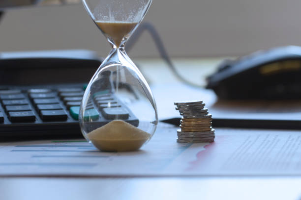 istock Time is money, wealth statements, hourglass 689566012