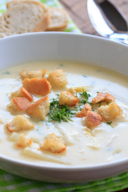 istock Fresh asparagus cream soup 689568834