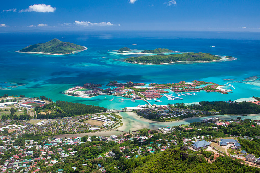 Isla Mahe cielo de océano tropical, Seychelles photo