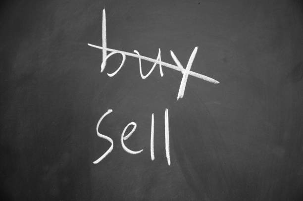 istock buy and sell choice 689653726