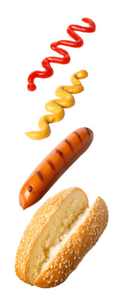 cachorro-quente com ingredientes que voam - hot dog snack food ketchup - fotografias e filmes do acervo