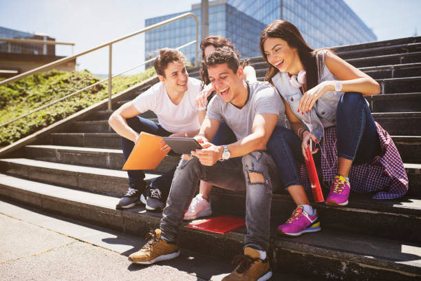 istock Young people and social media 689654694