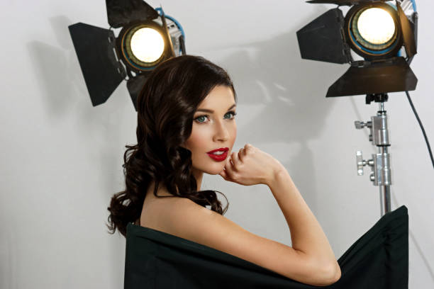 istock Elegant woman with classic hollywood wave 689663572