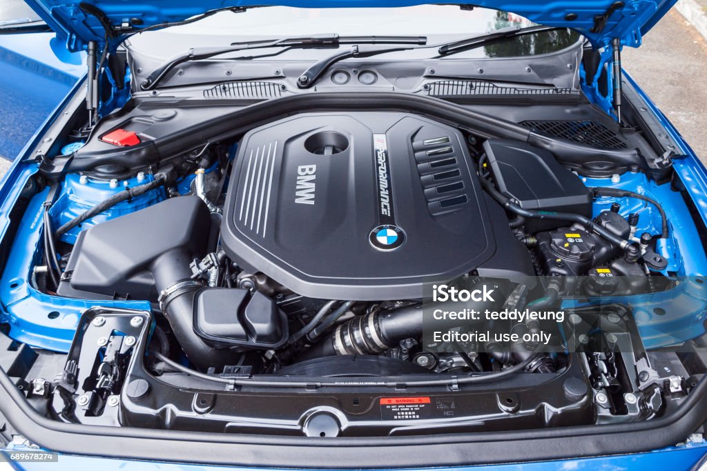  Bmw M140i 2017 Motor Foto de stock y más banco de imágenes de 2017 - BMW, Motor, Coche - iStock
