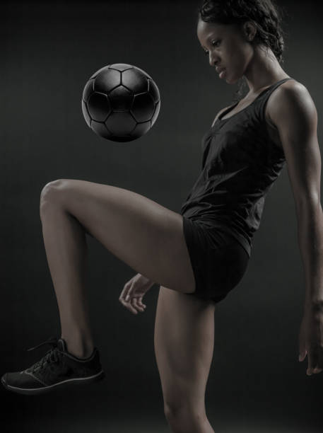istock Female Soccer Player Kneeing The Ball 689719634