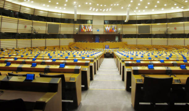 główna sala konferencyjna parlamentu europejskiego - european parliament government flag europe zdjęcia i obrazy z banku zdjęć