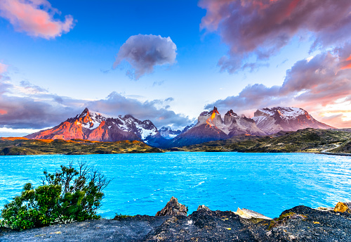 Torres del Paine, Patagonia, Chile - Campo de Hielo Patagónico Sur, Región de Magallanes de América del Sur photo