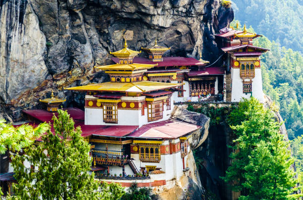 Bhutan, Paro, Taktshang -Lhakhang Monastery, also known as Tiger’s Nest. Located on the cliff side of a mountain, 800 m over the valley. 2950 m above sea level. Guru Rinpoche meditated in Taktshang Pelphug. taktsang monastery photos stock pictures, royalty-free photos & images