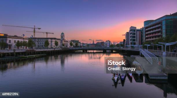 Eine Ansicht Des Rathauses In Cork City Irland Stockfoto und mehr Bilder von Verwaltungsbezirk County Cork - Verwaltungsbezirk County Cork, Insel Irland, Stadtsilhouette