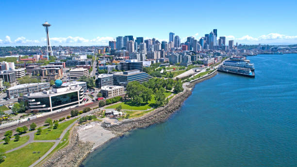 vista aérea de seattle, wa dos estados unidos - waterside - fotografias e filmes do acervo