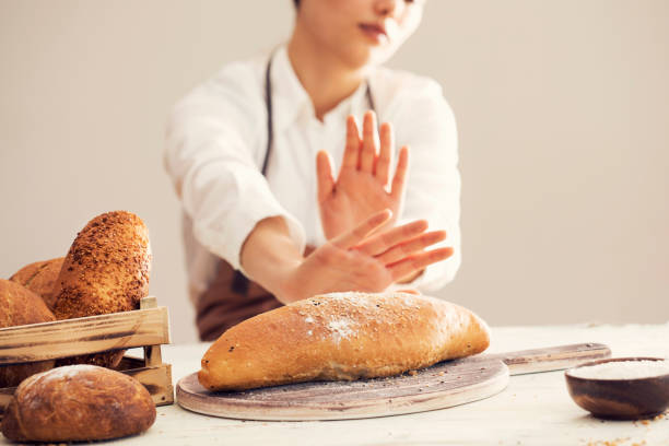 白パンを食べることを拒否する女性 - palm people white brown ストックフォトと画像