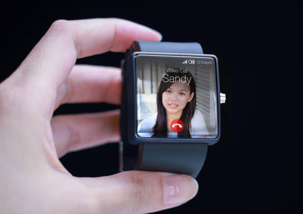 istock Incoming video call icon on smartwatch screen. 689993716