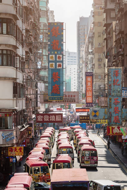 混雑したモンコック香港九龍街 - crowd kowloon peninsula multi colored ストックフォトと画像