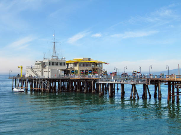 santa monica pier - das restaurant - santa monica california santa monica pier amusement park stock-fotos und bilder