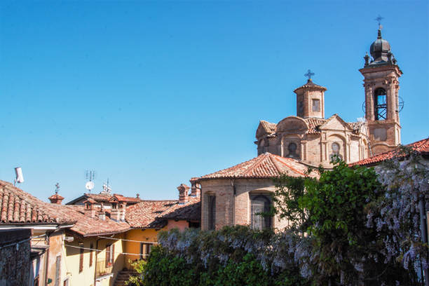istock the burg of Neive in Langhe 690050528