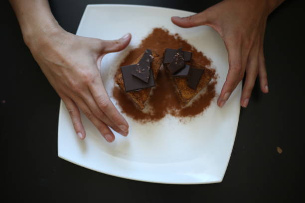 istock Hand decorated with women's beautiful chocolate cake closeup 690057100