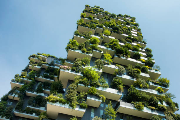 持続可能な緑の建物 - 外壁 ストックフォトと画像