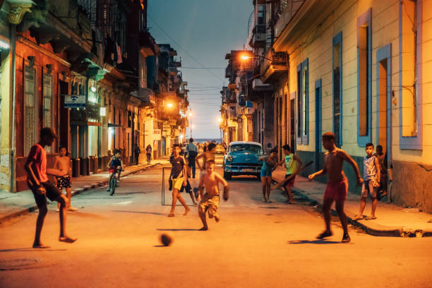 football de rue dans la vieille havane, cuba - goalie soccer soccer player teenage boys photos et images de collection