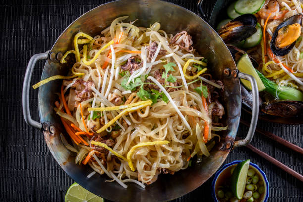 istock Delicious Asian Noodle with Bean Sprout , Mussel and Vegetables 690122770