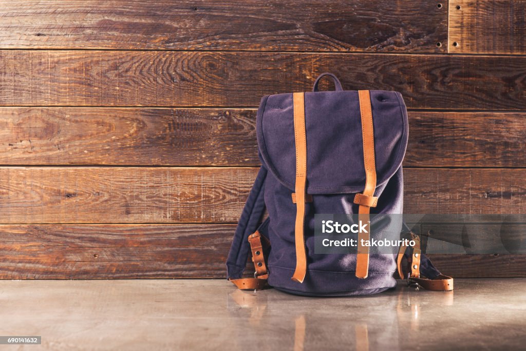 Mochila de cuero y tela - Foto de stock de Mochila - Bolsa libre de derechos