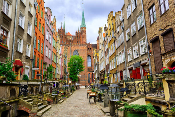 casas de estilo gótico tradicional en el casco antiguo de gdansk, polonia - voivodato de pomerania fotografías e imágenes de stock