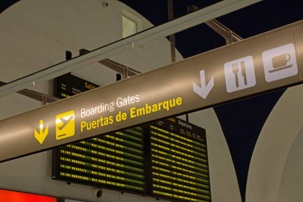 arrival departure board - beauvais imagens e fotografias de stock