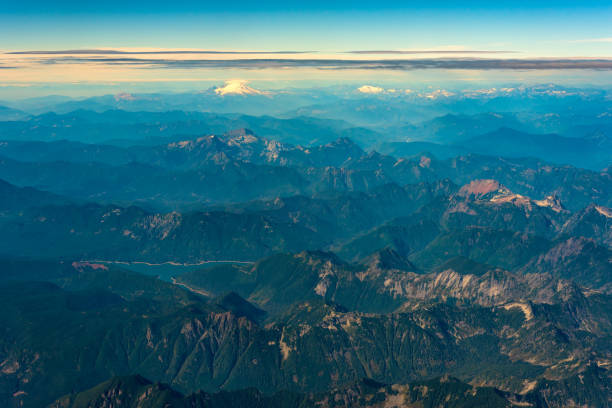 空中カスケード - north cascades national park aerial view washington state usa ストックフォトと画像