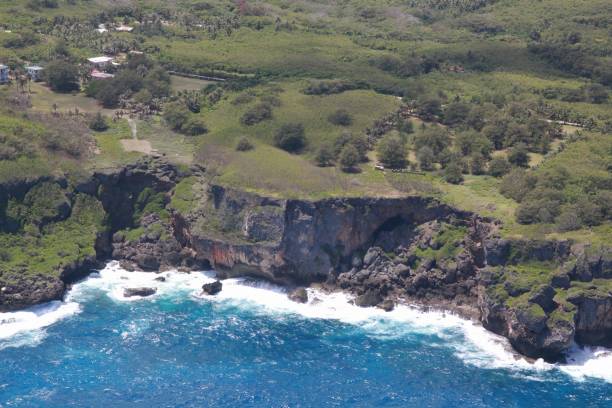 saipan profunda de penhascos e ondas, kagman, - saipan - fotografias e filmes do acervo