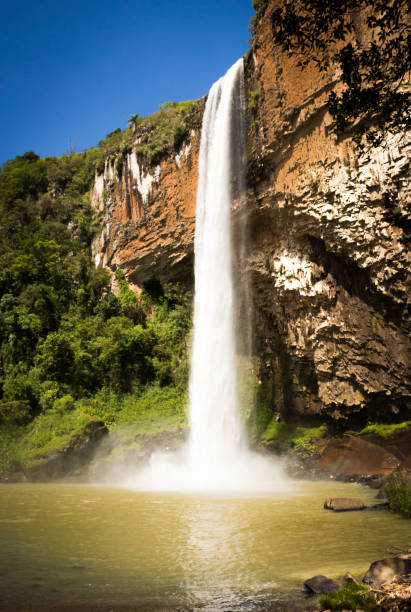 wasserfall chuvisqueiro - erawan beauty in nature waterfall clean stock-fotos und bilder