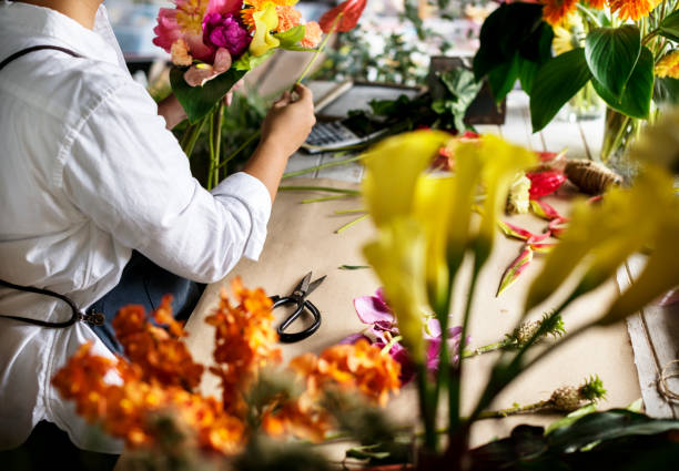 istock Florist doing a flower arrangement 690259010