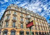 u-bahn-zeichen-und-haus-in-paris.jpg?b=1&s=170x170&k=20&c=3IdYVfDpnlX4Pw_jbKcIDTQ0eJ1IvEy1t13fKKOyNsY=