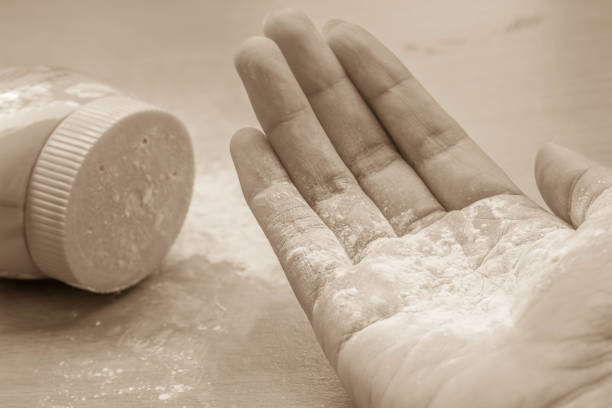 istock white talcum powder 690299796